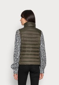 Marc O'Polo VEST STAND UP COLLAR FRONT ZIPPER - Colete - olive drab