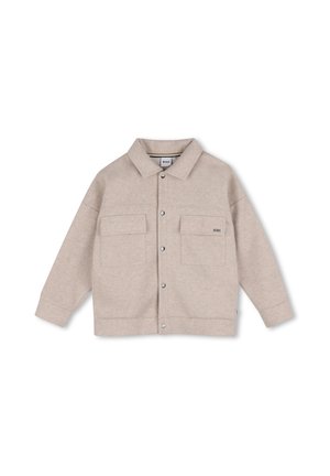 Lichtbeige overhemdjack met twee voorflappenzakken en een klassieke kraag, plat gelegd op een witte achtergrond.