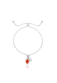 Pulsera de plata con una delicada cadena, que presenta un charm de cristal rojo y un acento plateado. Cierre ajustable con cuentas decorativas en ambos extremos.