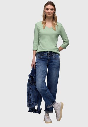 MIT HERZAUSSCHNITT - T-shirt à manches longues - grün