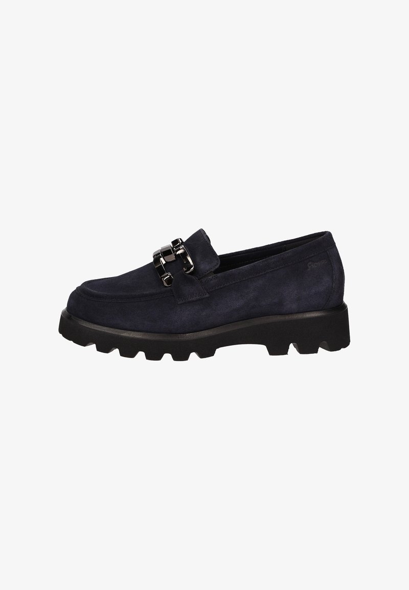 Mocassins en daim bleu marine avec une semelle en caoutchouc plate, ornés d'une boucle métallique décorative et de détails cousus sur la tige.
