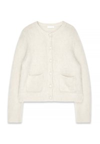 Krämfärgad stickad cardigan med rund halsringning, sexknappslukning, två framfickor och ribbade ärmslut. Mjuk textur.