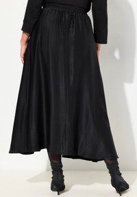 Ulla Popken GATHERED - Faltenrock - black