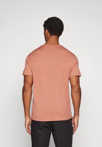 icebreaker MEN MERINO 150 TECH LITE SS TEE CAMP ESSENTIALS - Sportovní tričko - cedar wood