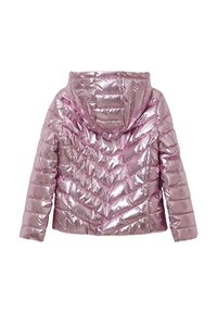 Giacca a vento metallica rosa con cappuccio, caratterizzata da motivi a quadrati orizzontali e a chevron, e una texture lucida e riflettente.