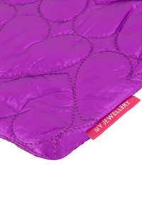 My Jewellery SLEEVE WITH HEART PATTERN - Notebooktasche - paars