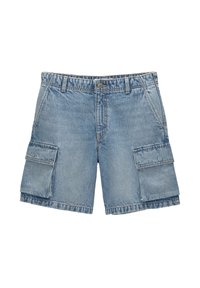 Shorts en denim bleu clair à coupe décontractée, dotés de deux grandes poches cargo latérales, de passants pour ceinture et d'une fermeture classique à bouton.