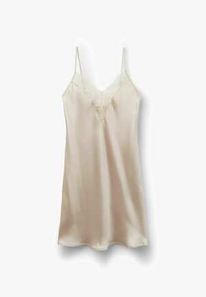 Ljust beige satin nattlinne med spetsdetaljer vid V-ringningen och justerbara spaghetti-remmar. Slät textur och ärmlös design.