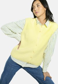 Vest - yellow pastel