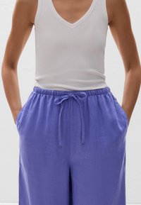OYSHO LINEN STRAIGHT-LEG - Kalhoty - purple