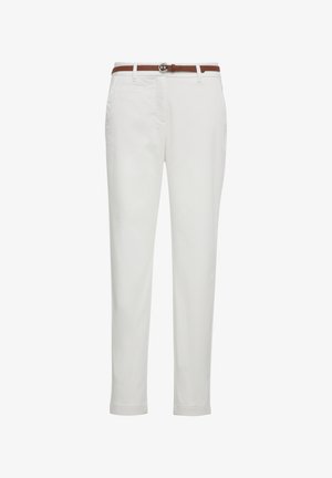 White trousers made of cotton with a slim fit. Features a brown leather belt and silver buckle. Includes side and back pockets.