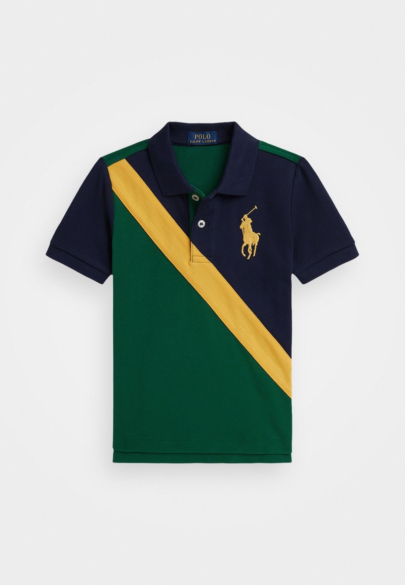 Polotröja i marinblått, grönt och gult. Har en diagonalt randig design, två knappar och en logotyp på vänster bröst. Strukturerad väv.