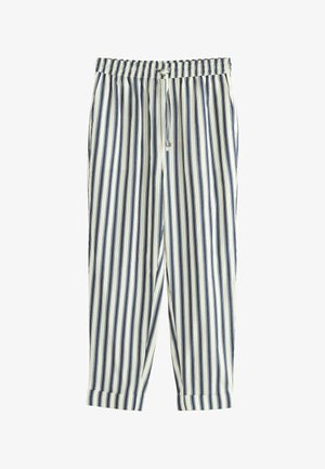 Pantalon blanc avec des rayures verticales bleu marine, taille élastique avec cordon de serrage, poches latérales, et ourlets retroussés.