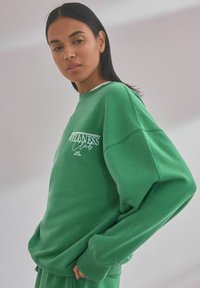 Self. Mikina - green