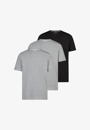 Trzy gładkie t-shirty z okrągłym dekoltem ułożone na stosie, dwa jasnoszare z przodu i jeden czarny z tyłu, na białym tle.