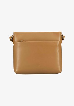 Sac bandoulière en cuir marron clair avec poche zippée à l’avant, coutures minimales et sangle réglable avec boucles métalliques.