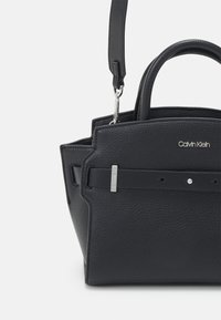 Calvin Klein CODE TOTE - Handtasche - black