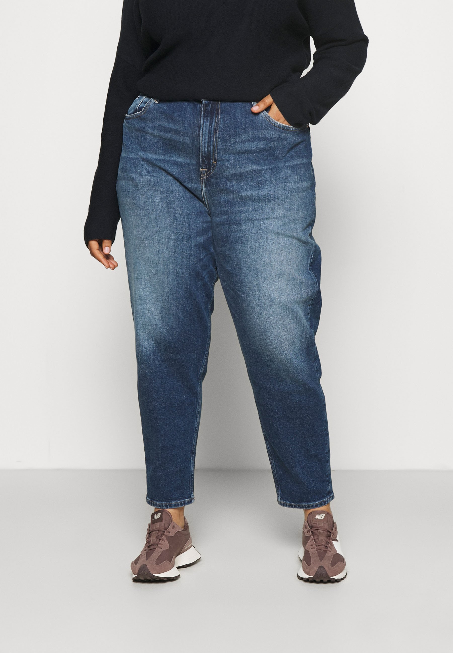 Tommy Jeans Curve MOM - Jeans Tapered Fit - denim medium/blu scuro -  Zalando.it