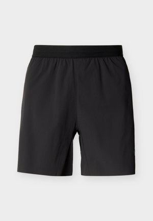 Pantaloncini atletici neri con girovita elastico, lunghezza fino al ginocchio, tessuto liscio, mostrati su uno sfondo grigio chiaro.