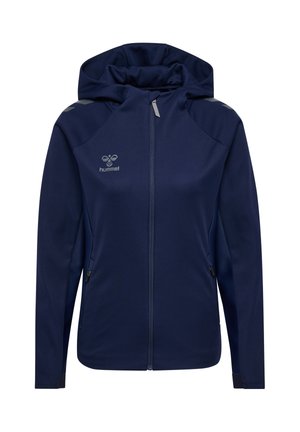 Mörkblå zip-up jacka med huva, tillverkad av ett slätt tyg. Har en silverlogotyp på bröstet och blixtlåsförsedda fickor på sidorna.