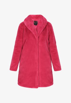 Růžový kabát z umělé kožešiny s širokým límcem, dlouhými rukávy a rovnou siluetou. Měkká struktura a žádné viditelné zapínání.