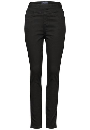 Zwarte slim-fit broek met voorzakken en een gladde tailleband, getoond tegen een witte achtergrond.