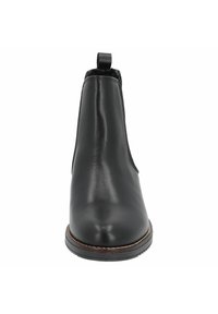 Svart läder ankle boot med slät yta, rund tå, elastiska sidopaneler och en dragflik bak. Kontrastfärgad brun sula.