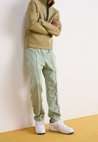 Nike Sportswear Träningsbyxor - mint