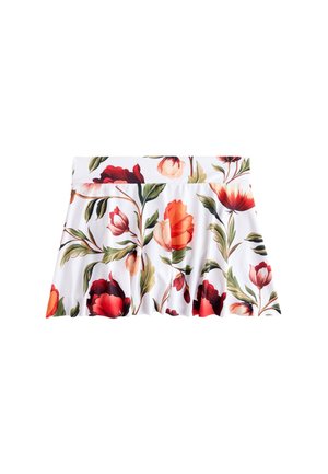 Biała plisowana spódnica z dużym czerwonym, pomarańczowym i różowym wzorem kwiatowym oraz zielonymi liśćmi, ułożona płasko na białym tle.