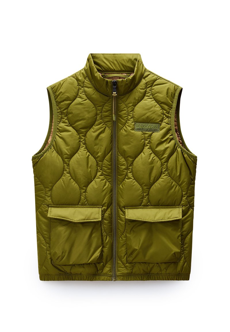Khaki zielona kamizelka pikowana z wysokim kołnierzem, zamkiem błyskawicznym z przodu i dwiema dużymi kieszeniami z przodu. Materiał wydaje się gładki i wyściełany z teksturowanym wzorem.