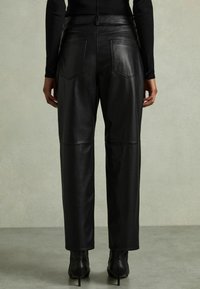 Reiss REGULAR FIT VERONA - Skindbukser - black