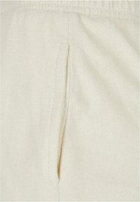 Urban Classics Short - off-white
