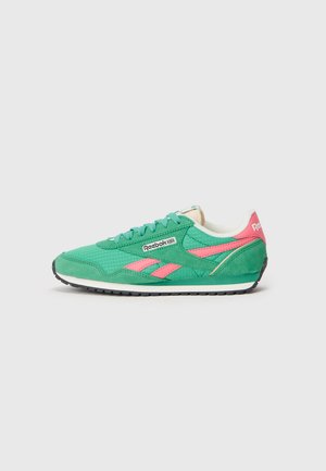 CLASSIC AZ - Sneakers - upgrade green/passion pink