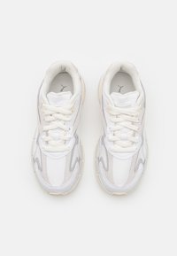 Puma TEVERIS NITRO THRIFTED - Sportcipő - white