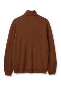 Brązowy sweter z golfem wykonany z dzianiny, o luźnym kroju, z prążkowanym kołnierzem i mankietami. Gładka tekstura z subtelnymi szwami wzdłuż ramion.