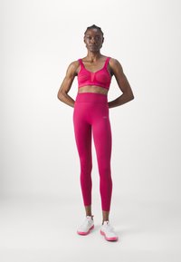 triaction by Triumph ENERGY LITE EXTREME SUPPORT - High support sports bra - pink