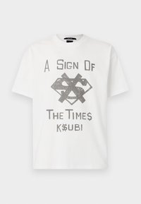 THE SIGN EKCESS ANTIQUE - Print T-shirt - white