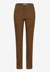 Hnědé slim-fit džíny s hladkou texturou, designem se pěti kapsami a zapínáním na knoflík. Poutka na opasek kolem pasu a jemné detaily šití.