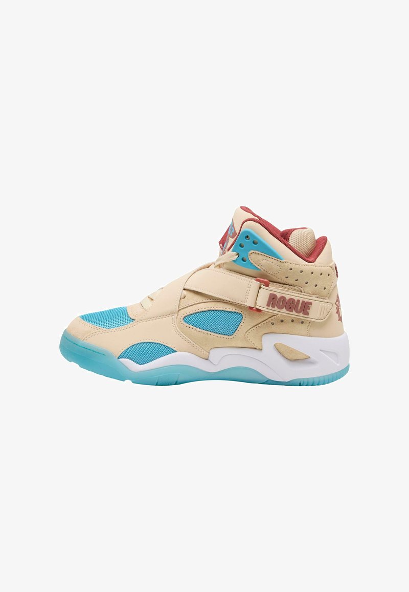 Sneaker alta con tomaia in pelle beige e accenti in rete blu, suola intermedia bianca, colletto rosso e cinturino regolabile con testo "ROGUE".