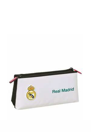 Biało-czarny piórnik na suwak z logo Realu Madryt i zielonym napisem "Real Madrid" z przodu.