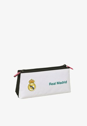 Biało-czarny piórnik na suwak z logo Realu Madryt i zielonym napisem "Real Madrid" z przodu.
