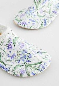 Next REGULAR FIT - Mokasīni - blue floral