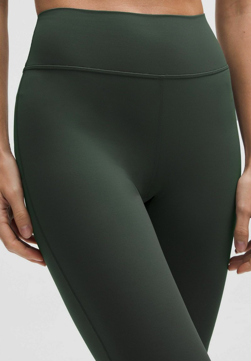 lululemon GROOVE HR FLARED REG - Leggings - rainforest green/green