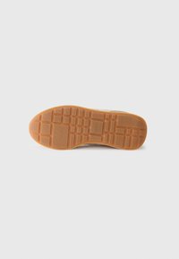 Calvin Klein Jeans RETRO RUNNER  - Sportbačiai - chateau/taupe/fragrant lilac