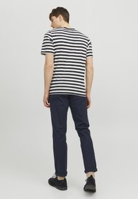 Jack & Jones JPSTMARCO JJFURY ANA - Chino - mulch