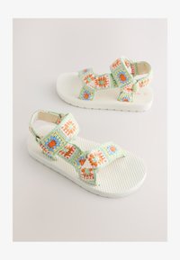 Non sélectionné, sage green crochet