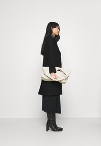 Soyaconcept ASTA - Klasszikus kabát - black