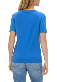 s.Oliver MIT LOGOPRINT - T-shirt basic - royalblau