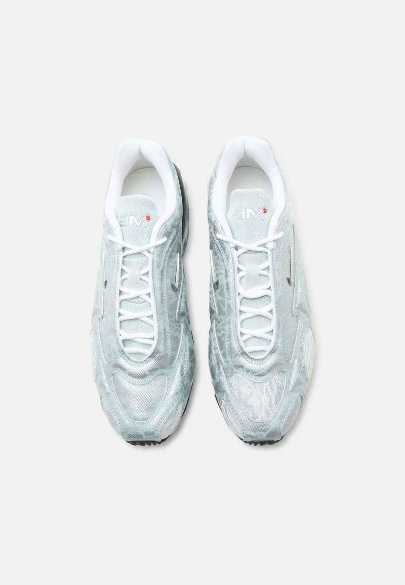 Nike Sportswear AIR MAX MUSE - Tenisky - white/metallic silver-coloured/black