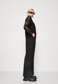 Pieces NEVA HW WIDE NOOS - Calças - black